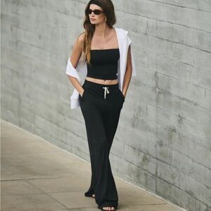 Vuori halo essential wide leg pants